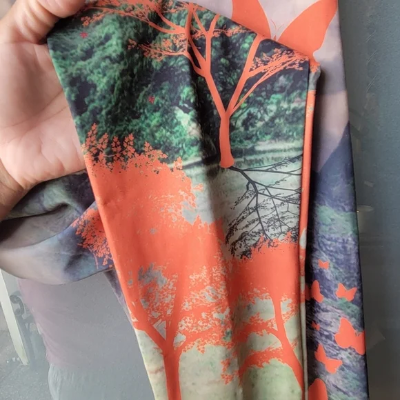 ONZIE BUTTERFLY TREE NATURE GRAPHIC WORKOUT LEGGINGS SIZE S/M EXCELLENT! - Picture 6 of 9